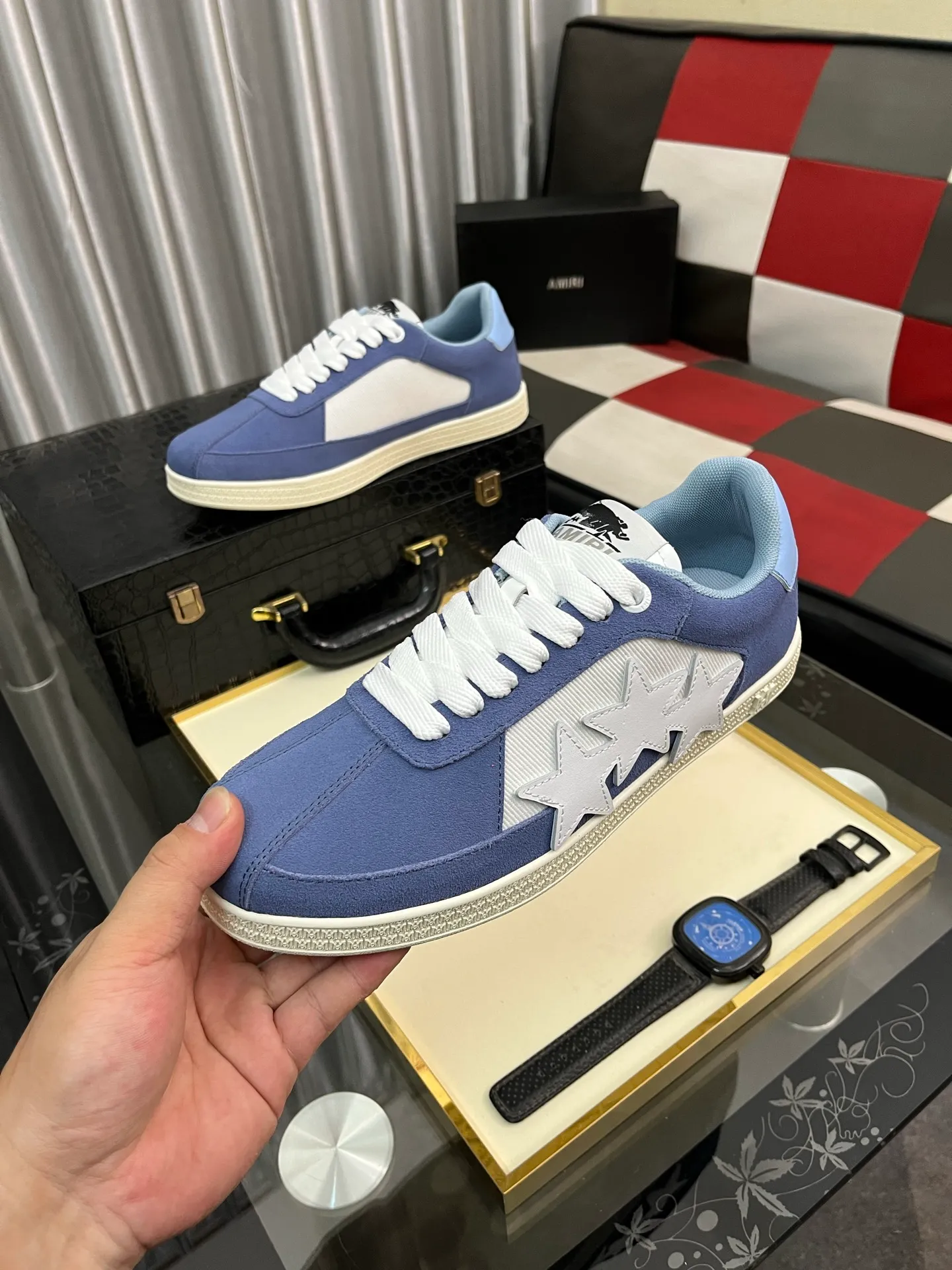 Men's shoes 💰420⌚️⌚️《AMIR*》New men's low-top casual sports sneakers bone shoes, another pair of irresistible bone shoes. Bone shoes are one of AMIRI's most popular items. They use first-layer cowhide uppers. The side bones are made of two cowhide laminations. They have a three-dimensional feel. The leather incisions are all oil-edged. Contrasting color design. Simple style. Fashionable sports. Customized metal LOGO nameplate to embellish shoelaces. Exclusive control of top version. Supports comparison. Breathable mesh lining Original rubber outsole A must-have item for daily leisure Suitable for various occasions Check it out if you are looking for high quality Super cool uppers Size: 38-445️⃣ Colors available